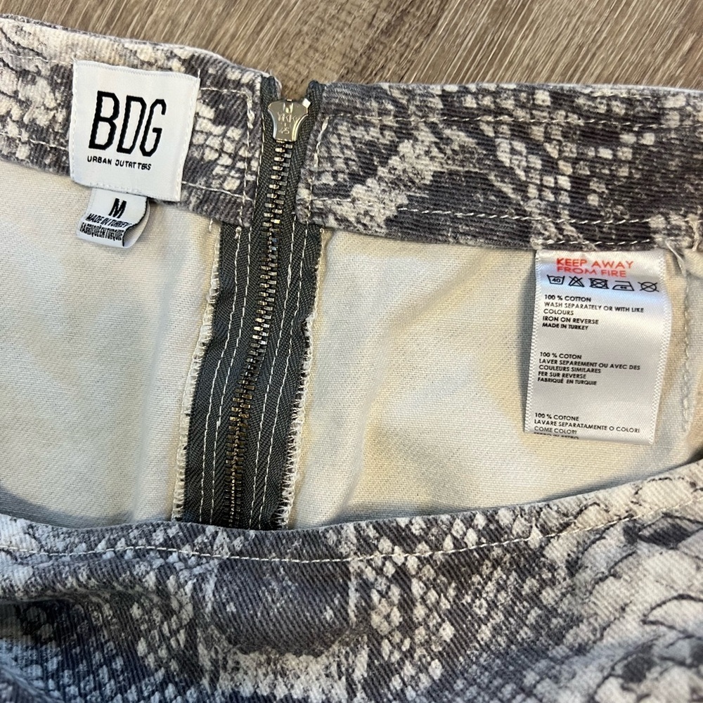 BDG Urban Outfitters Snakeskin Mini Skirt Medium - Picture 5 of 8